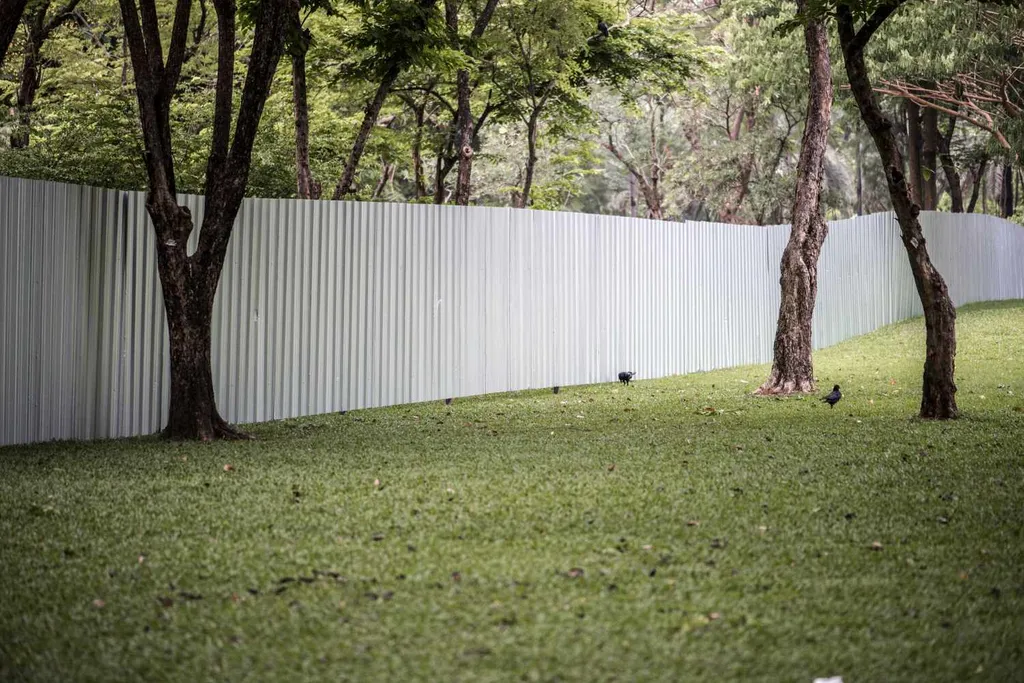 How Much Does It Cost to Install a Vinyl Fence? Guide