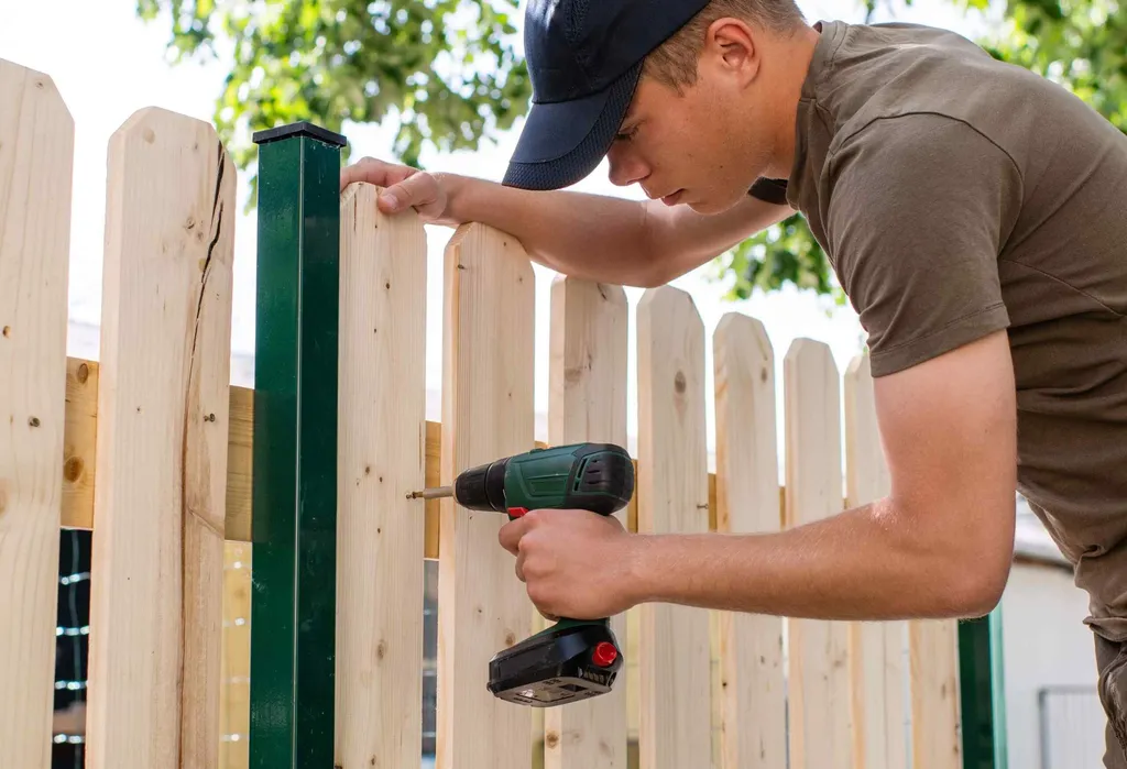 How to build a wooden gate fence