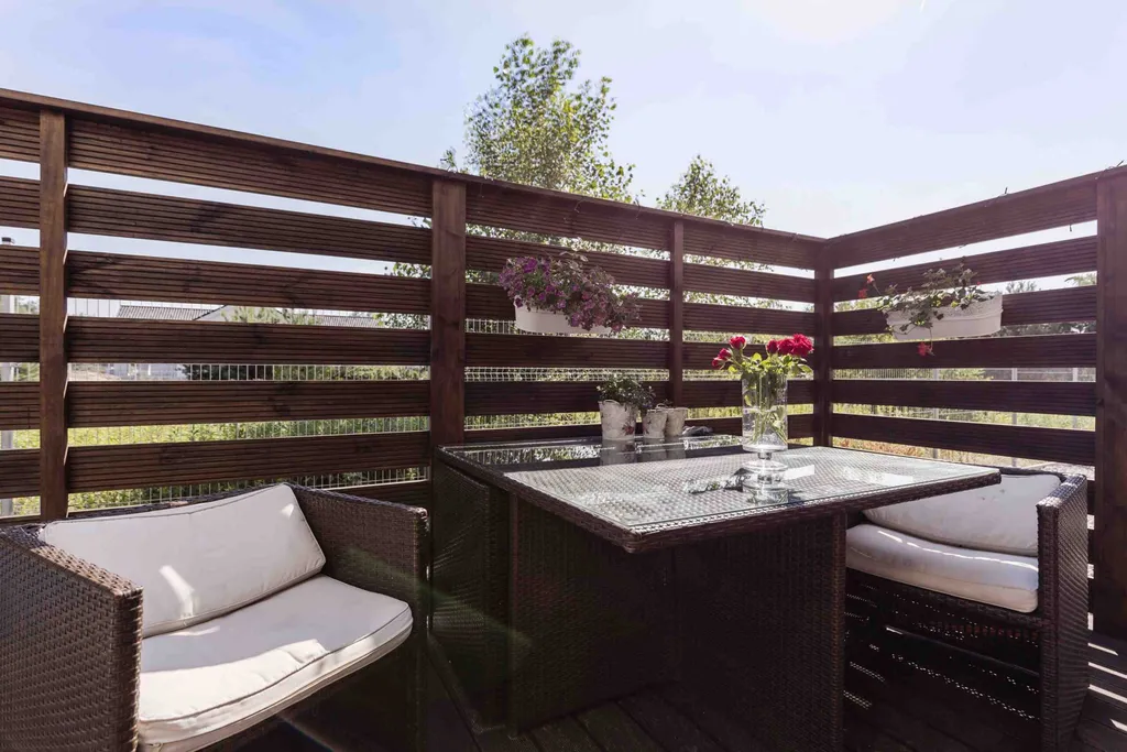 How to install vinyl panel fence – Simple DIY Guide