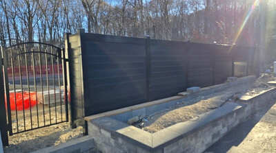Vinyl Horizontal (Black w/ Aluminum Post) fence installation in New Jersey | Fence Pro by Bruno