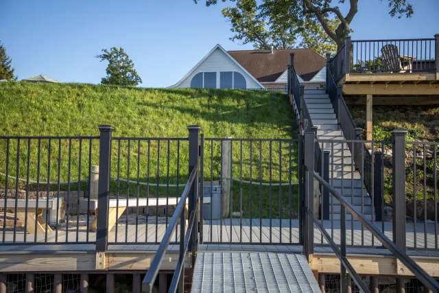 Catalyst Cannon aluminum fence in matte black