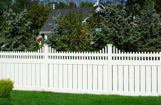 Illusions classic semi-privacy vinyl fence with framed picket top in Classic White