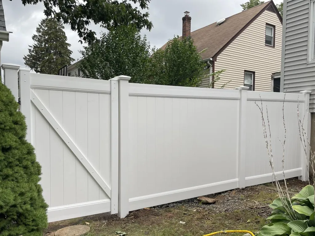 Harding residential vinyl fence