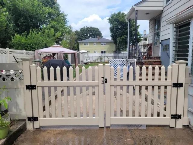 Residential vinyl fence